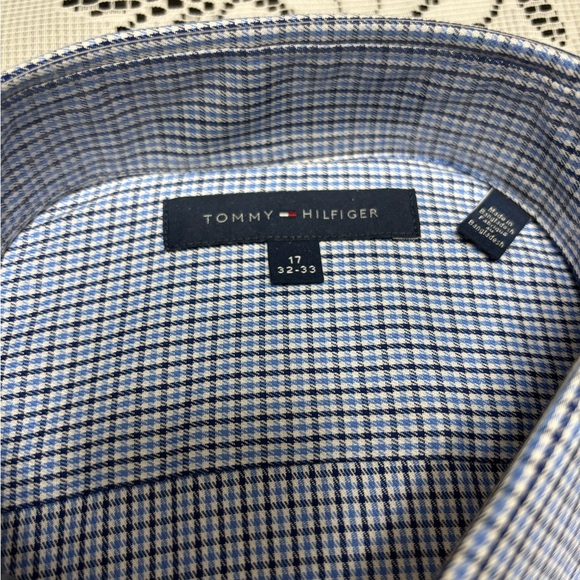 Tommy Hilfiger Men’s Long-sleeve Dress Shirt - Picture 2 of 2